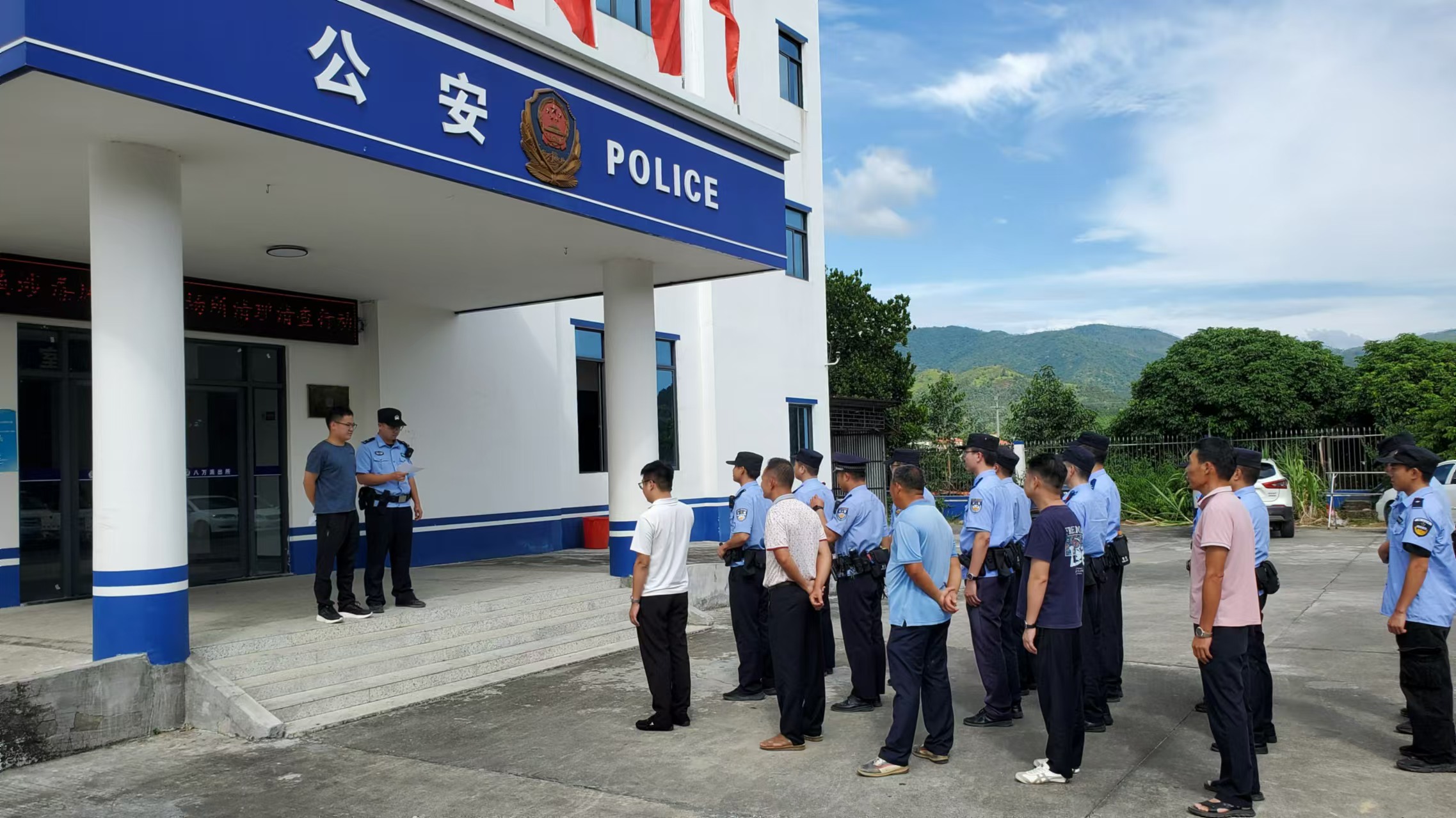 20241026八萬(wàn)鎮(zhèn)開展涉毒風(fēng)險(xiǎn)行業(yè)專項(xiàng)清理清查統(tǒng)一大行動(dòng).doc_1